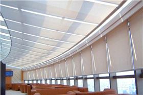 辦公室適合使用哪種窗簾？其優(yōu)缺點(diǎn)都有啥？